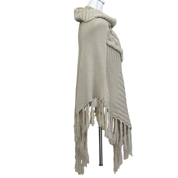 La Moda cable knit poncho, faux fur trim, one size, layering, bohemian, artsy - Picture 3 of 5